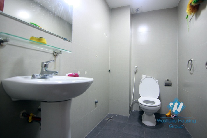 03 stories office for rent in Nghi Tam area, Tay Ho district 